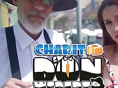 charito & 039;s troia milf mangia la banana di un vergognoso moto tassista