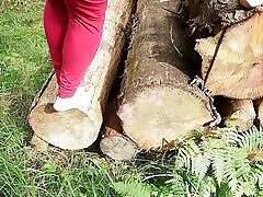 seni e vagina usati sul mucchio di legno