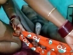видео bangla hit xx с тетей ки чудай, мери падосан, тетушка, которая не любит мужчин, и лийе гхар пе, бхула, которая любит мужчин, апни чот ка, пани никал бая, горячая тетушка, которая