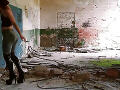 Boots, big lola xxxbangali & Crushing Tease in an Abandoned Building