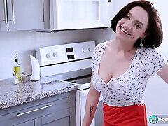 gracie es una hot deshi bhabhi xxxii video con cabello corto y negro, tremendas aldabas