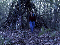 ragazza si perde nel bosco-valentina nappi congelato nel tempo e facefucked