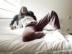 Women&039;s Pajama Wrestling Featuring Bouncing Asses, jugg por Falls, and Plenty of Punches