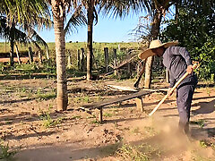 To see my neighbor weeding his yard in the hot sun and that gave me a lot of lust I went to ask for water only from a towel