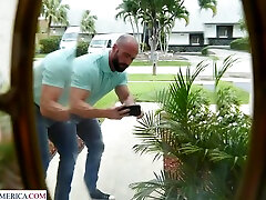 Busty blonde indian land liars chinese women and black men takes delivery guys package when hers goes missing