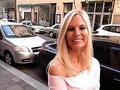 vintage homeless Blonde bombshell Candee Licious wants a facial