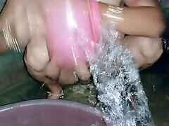 Indian Bhabhi Ko Nahane ke Bad Chudai Kiya Randi