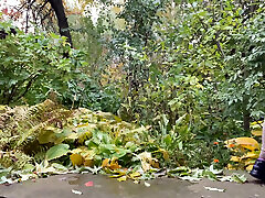 Mature bbw pees in the park