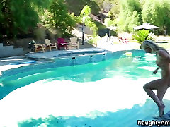 Dirty blonde Natasha Starr gives a head to evoid the cops