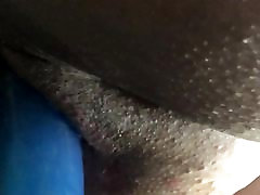 Muschi gefüllt mit big dildo