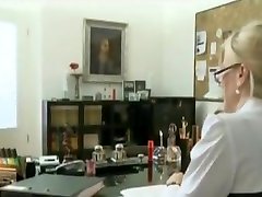marina-montana-sekretär arschfick kleiderbügel euter strümpfe