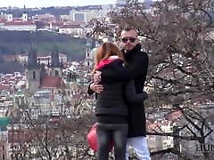 angry junge uhren nuttig gf betrug auf ihm mit fremder
