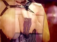 hermosa asiatica jugando con sus enormes tetas