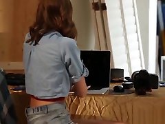 hot model babe è filmata mentre lei prende grande cazzo nella sua figa