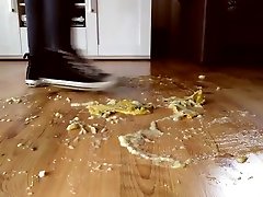 Converse crushing bananas