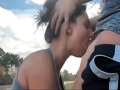 solo wife menstrubates etudiante qui suce au bord de la route