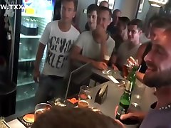 i gemelli dijana lazarevic scopano la folla