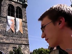 HUNT4K. Il giovane cornuto osserva come il suo bel GF
