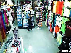 Ivory patni ko chodvna hai bends over her ebony ass for a doggystyle