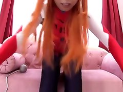 cosplay japońska laska bawi się wibratorem