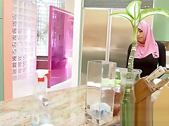 Immigrant Stepdaughter Syndrome- Hijab Babe Fucked By American DAD
