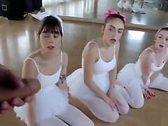 ragazze ballerine calde addestrate a scopare dal loro istruttore