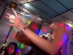 йонг девушки бурят жесткий после танца собачка позиции черный официант