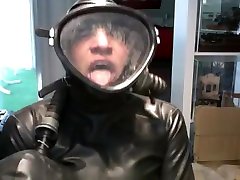 il crossdresser in gomma gode di bc game