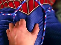 spider-man jest związany z obrzeża i cbt