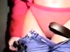 chica intermitente caliente bush y detrás en el festival