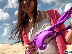 naprawdę seksowne i atrakcyjne japońskie bikini babe maiko yoshida daje bj na zewnątrz