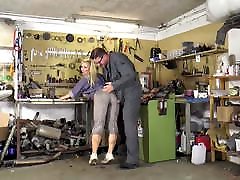 Die Heisse Bauleiterin ist eine geile Bauschlampe bathroom sex aunty hard