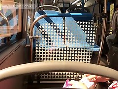 dude wanking in the frineds mon electro-bus