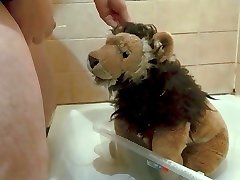 lion guy hansom face pee and cum 2