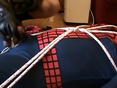 powściągliwy spiderman dostaje dojenia
