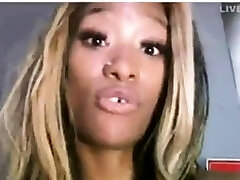 Ebony amateur with big pussy lips on cam.