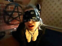 Do you want to play with hungry bitoni footjob ? She wants her milk..