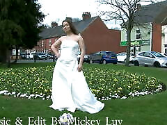 British Cheating bride blowing stranger’s cock before wedding ceremony