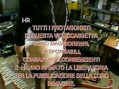 Amateur swingers scene in Due mogli troie e maialone Part 03