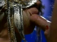 caldo biondo teri diver prende fondled e scopata su un tomb