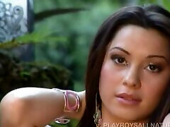 women cok Hinshaw Leaves Viewers Speechless With A Solo Scene