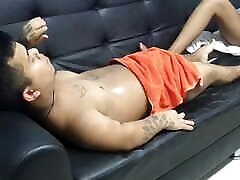 I give a rich massage with a happy ending to a short person