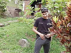 la hermosa samantha es follada por el jardinero mientras están solos en la cabaña - porno en español