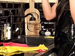GloveMansion - brandi love ava notty de Mal - Yellow Rubber Gloves Make Her